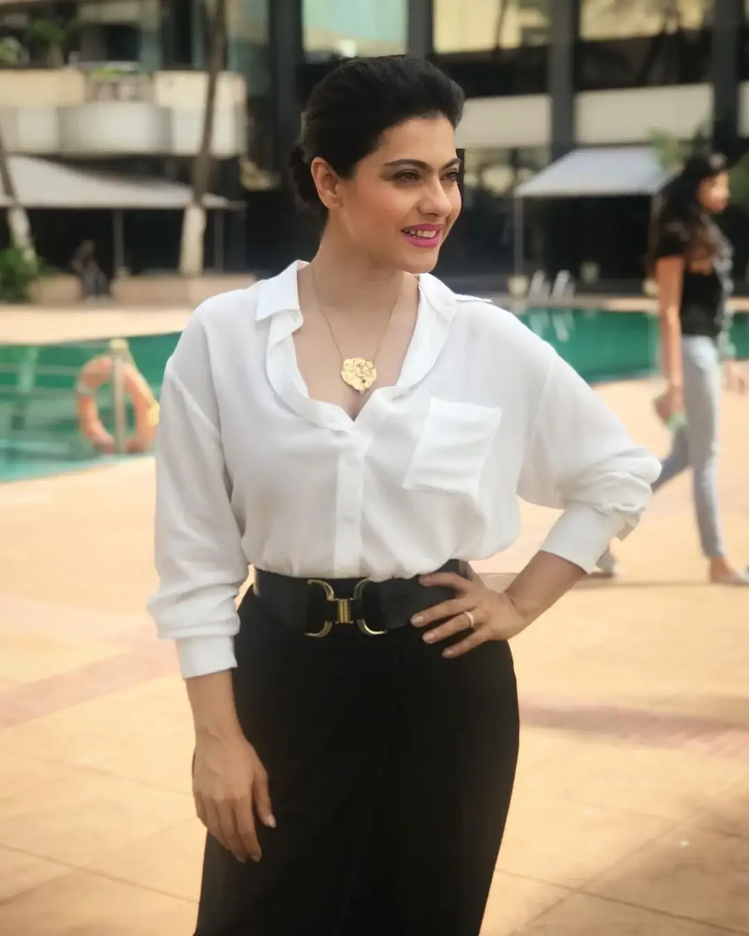 INDIA S RICHEST WOMEN KAJOL DEVGN IMAGES IN TRADITIONAL WHITE TOP 3